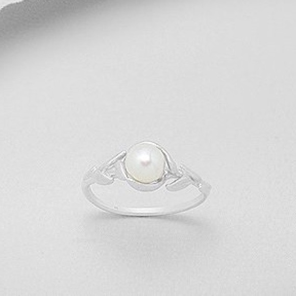 033 925 Silver Leaf Freshwater Pearl Ring